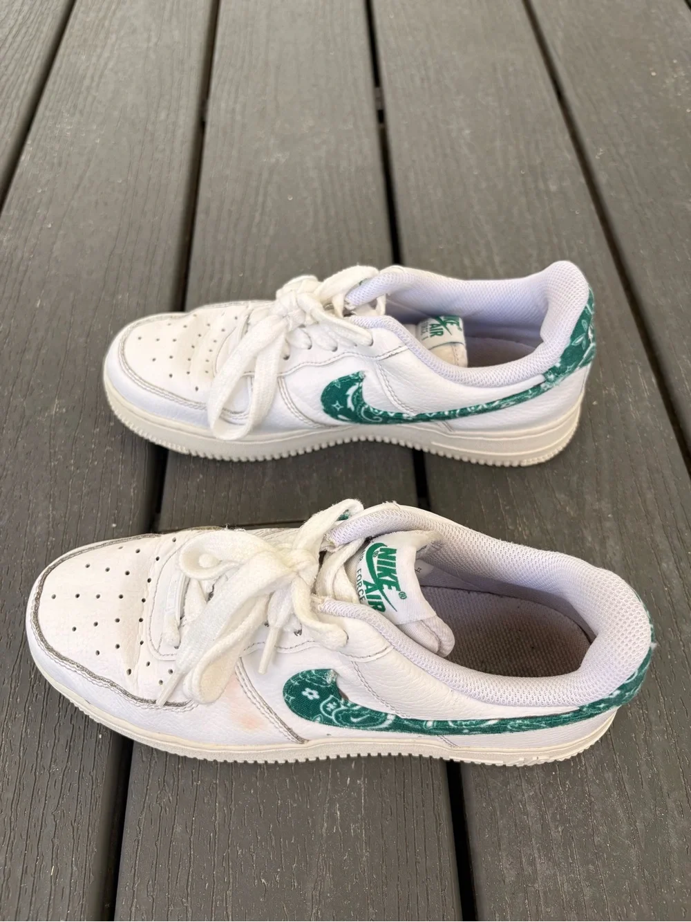 Nike Womens White Sneakers with Green Swoosh Accent